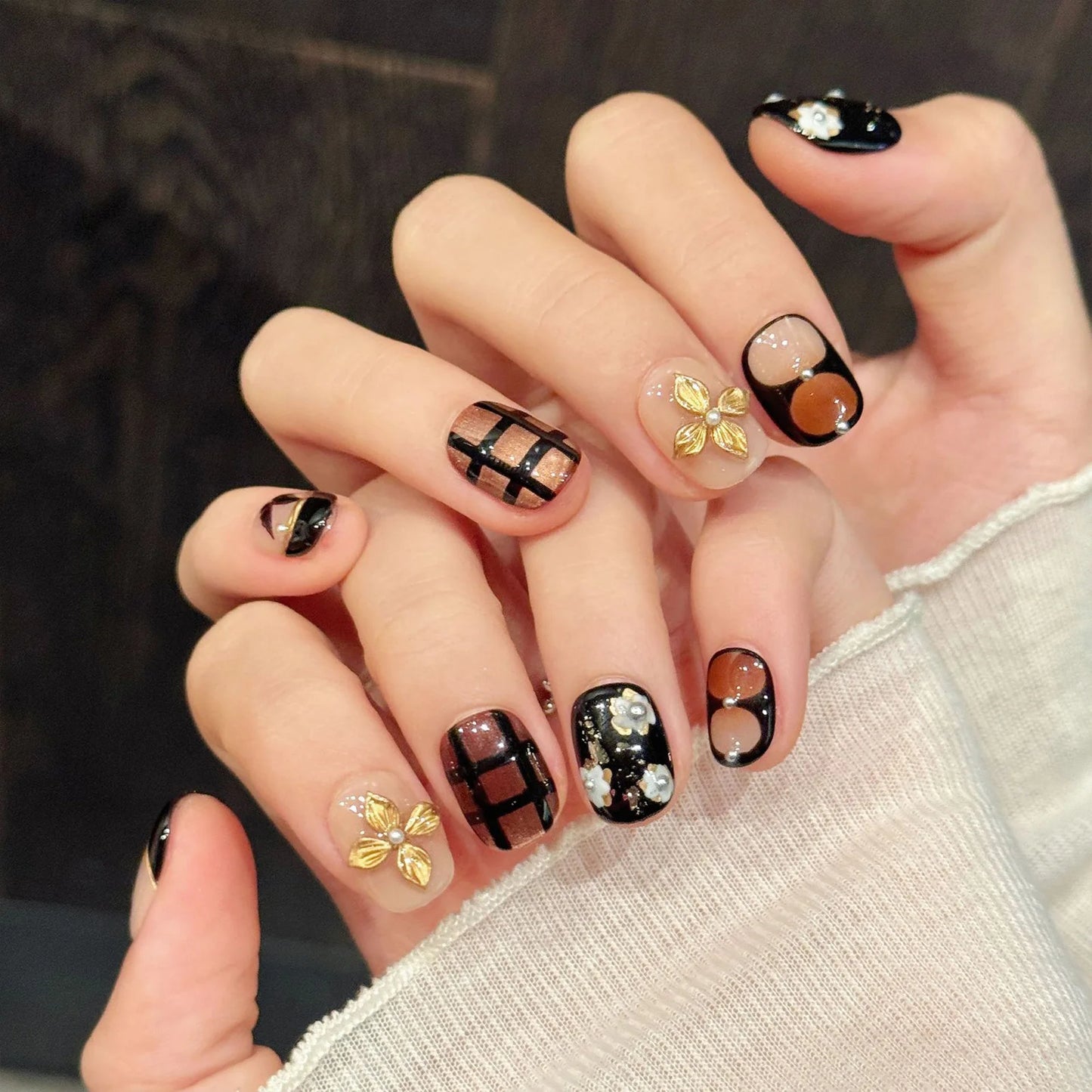 10pcs Handmade Fake Nails Short Square Round With Koi Gold Foil Gradient Design Red Gold Chinese Style Nail Art Press On Nails Peaceful Pleasures Health and Wellness