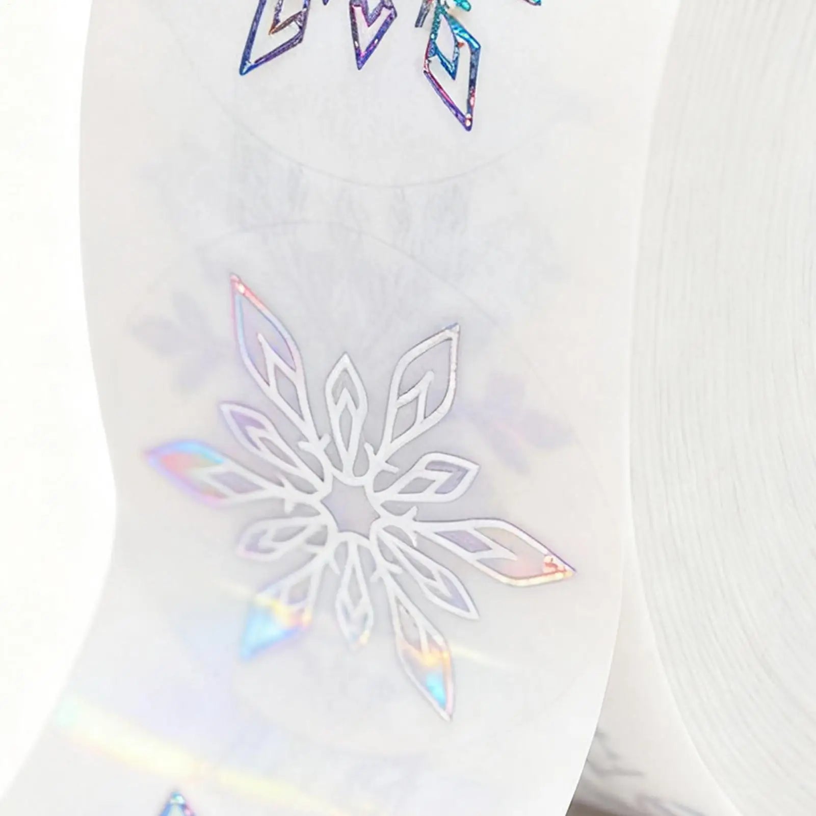 Snowflake Stickers Roll 500 Pieces Round Self-Adhesive Transparent Christmas Labels Scrapbook Decal Roll Party Favor Decor For Peaceful Pleasures Health and Wellness
