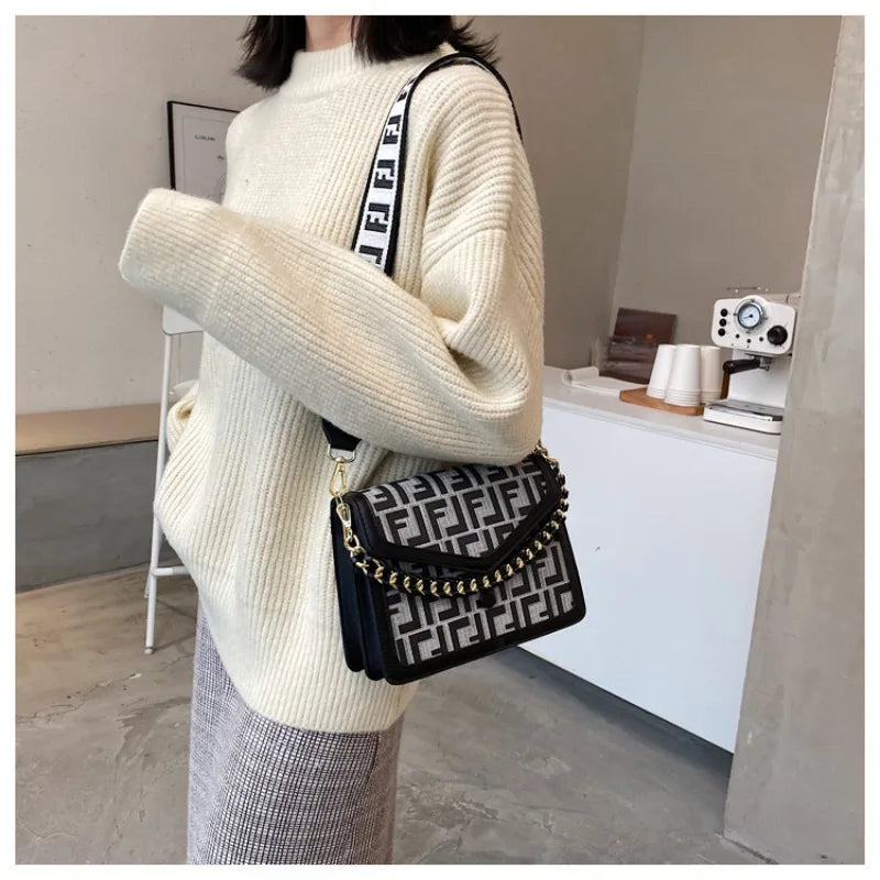 Retro Letter Print Mini Crossbody Bag – Women's Shoulder Bag