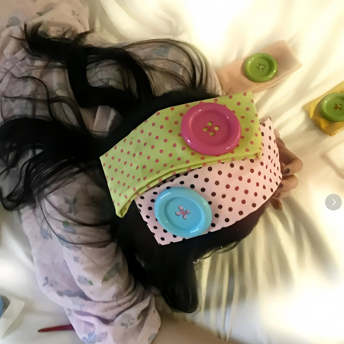 Y2K Polka Dot Button Headband – Retro Dopamine Hair Accessory
