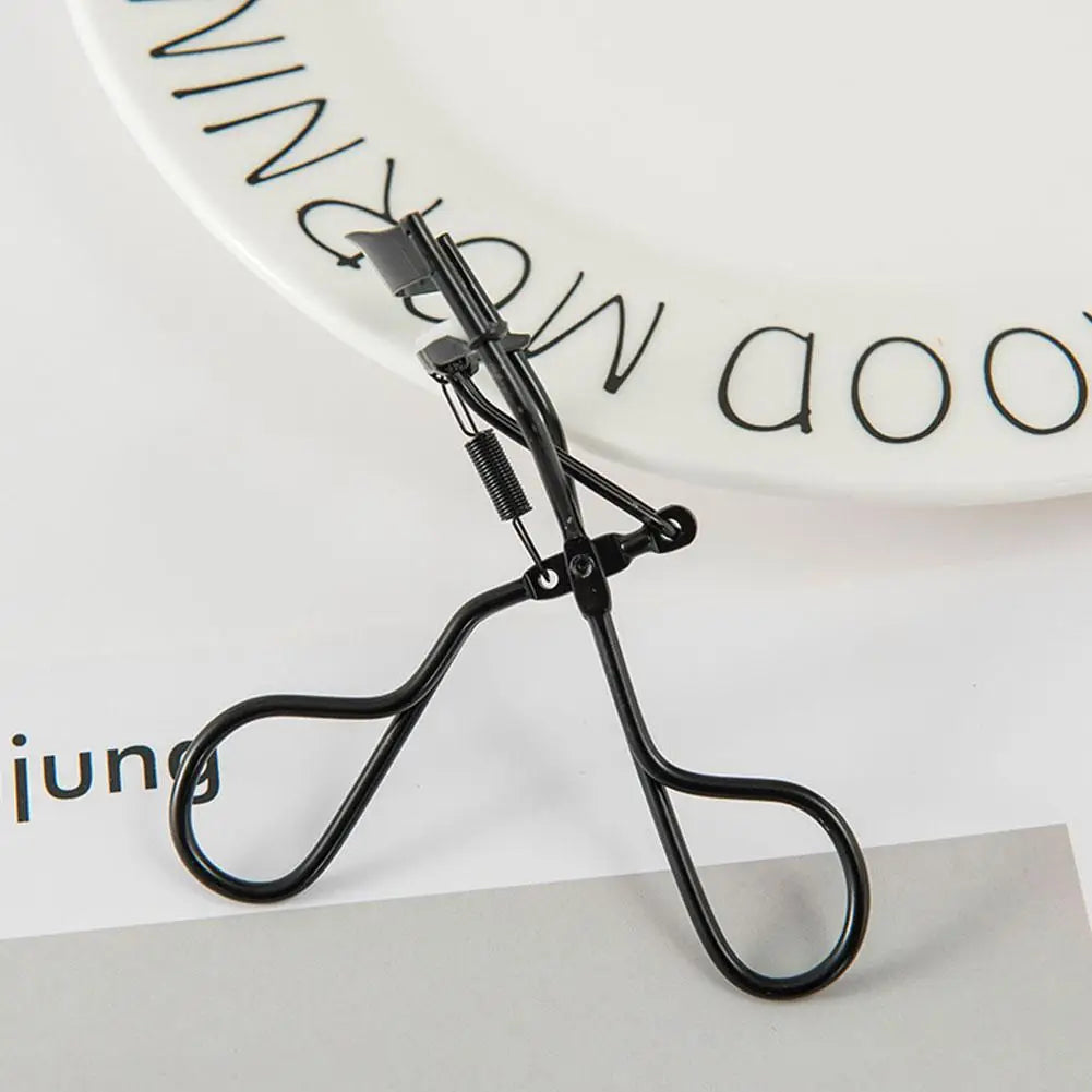 Curved Eyelash Curler – Long-Lasting Lash Curl Tool