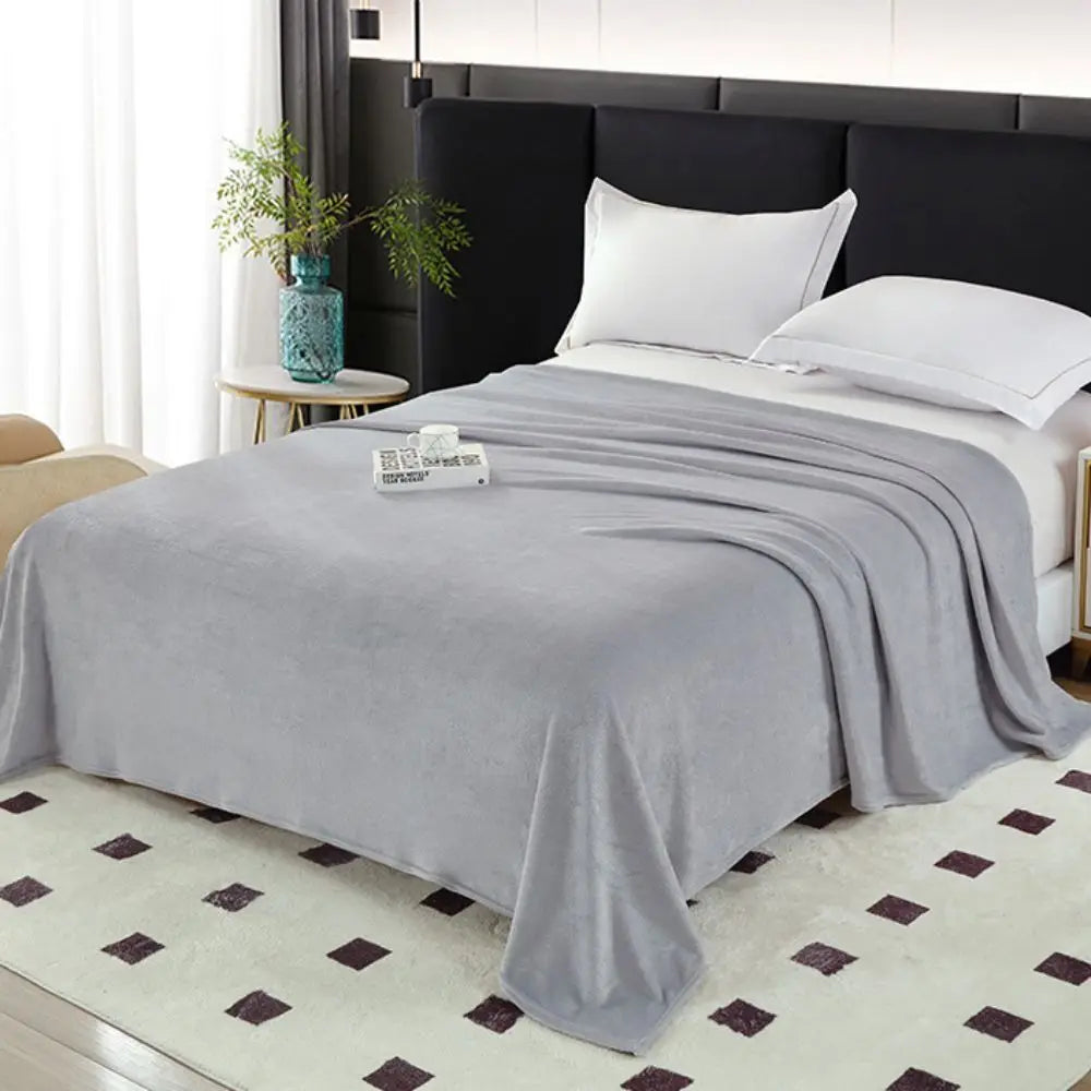 Solid Color Flannel Blanket – Soft Thickened Polyester Throw