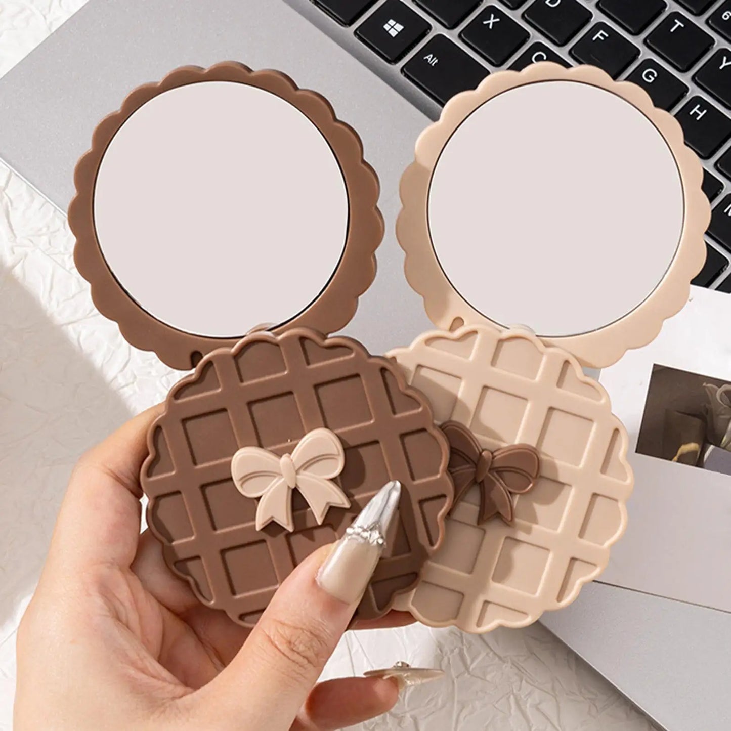 Double-Sided Compact Pocket Mirror – HD & Magnifying