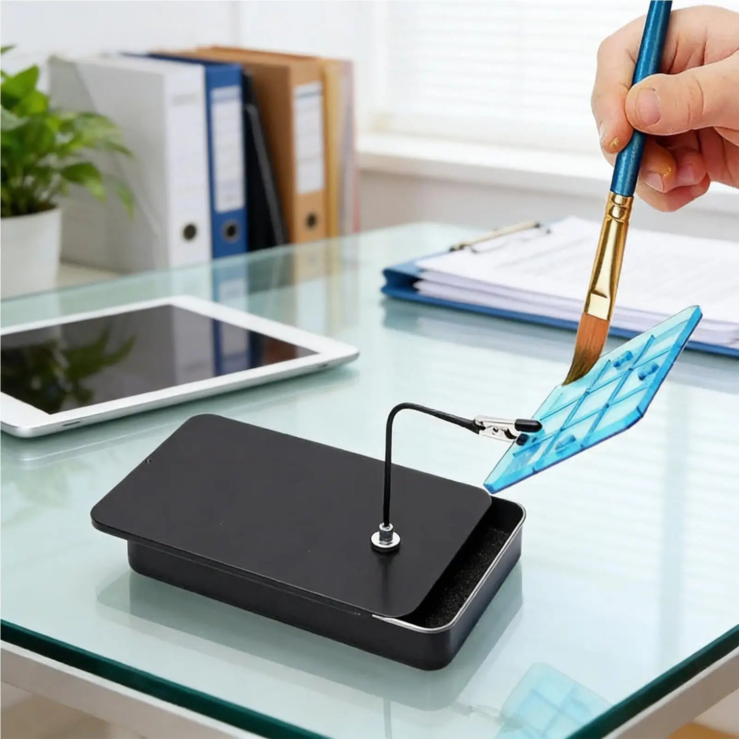 Magnetic Hobby Painting Stand with 12 Bendable Alligator Clips