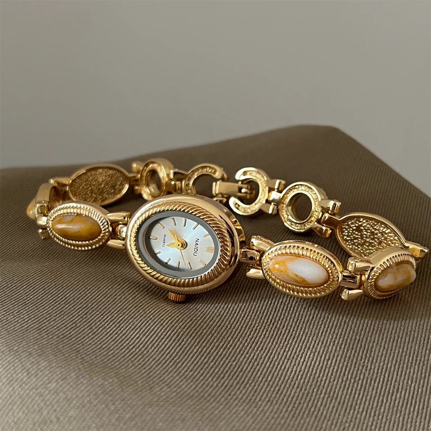 Fashionable Versatile Oval Natural Stone Women Quartz Watch High Quality Gold Quartz Watches Ladies Advanced Chain Wristwatches Peaceful Pleasures Health and Wellness yellow Stone