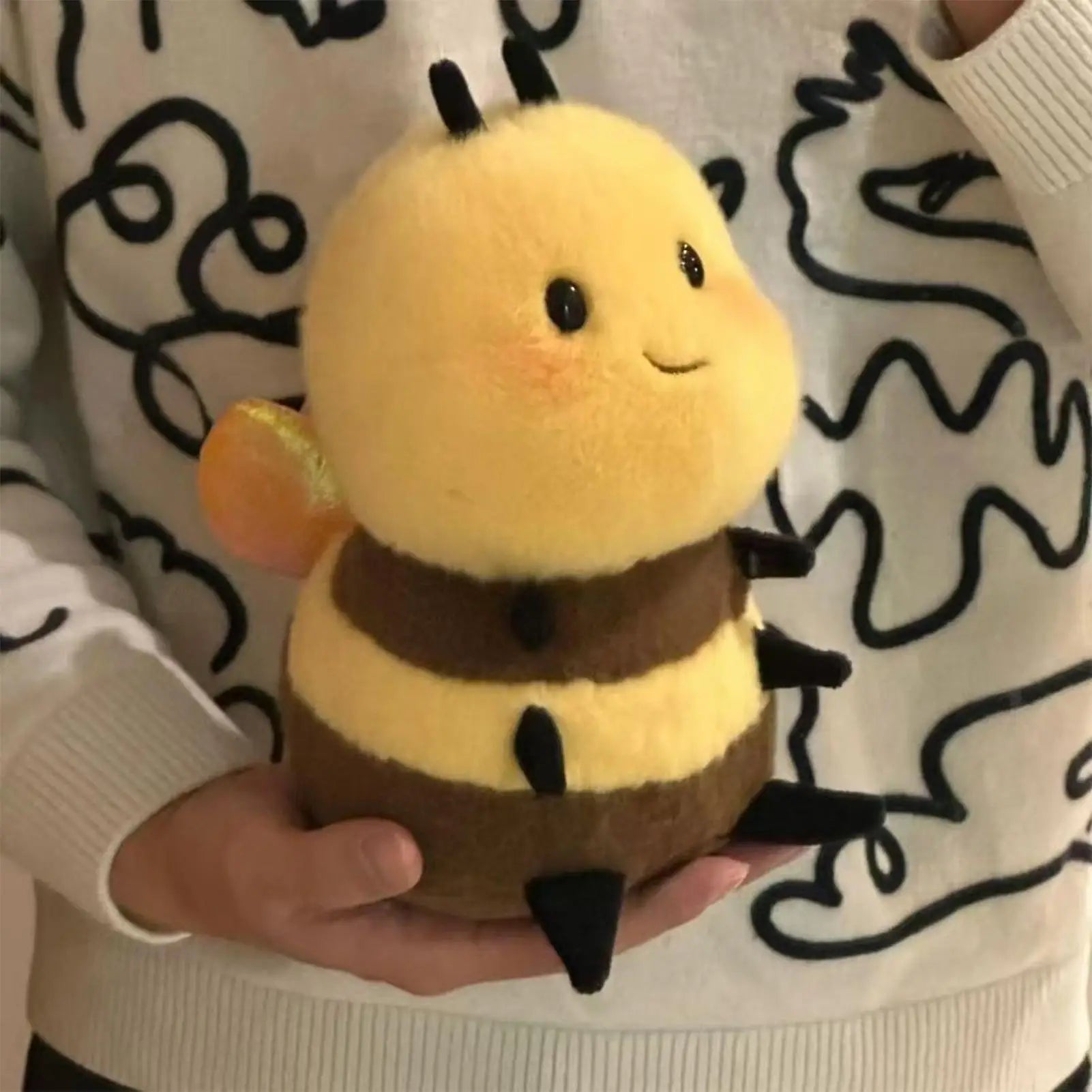20CM 1PC Chubby Smiling Bee Plush Doll Realistic Collectible Figure Children Bedroom Nursery Sofa Car Baby Shower Birthday Gift Peaceful Pleasures Health and Wellness