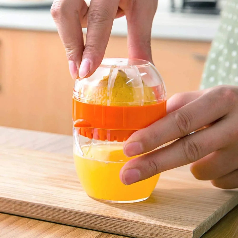 Manual Lemon & Citrus Squeezer with Lid & Pour Spout – Plastic Press Juicer