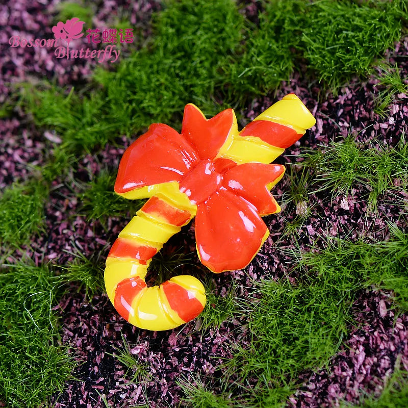 1pcs Fairy Garden Cartoon Ornaments Resin Craft Gift Christmas Santa Snowflake Snowman Miniature Figurine Accessories Home Decor Peaceful Pleasures Health and Wellness yellow red
