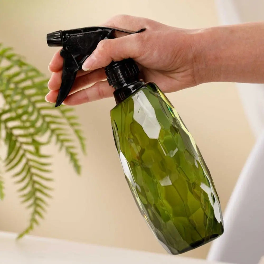 600ml Adjustable Nozzle Spray Bottle – Fine Mist & Stream