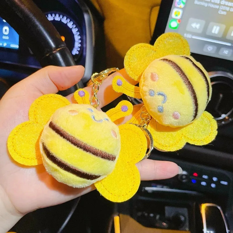 Cute Plush Bee Keychain – Soft Cartoon Bag Charm & Gift