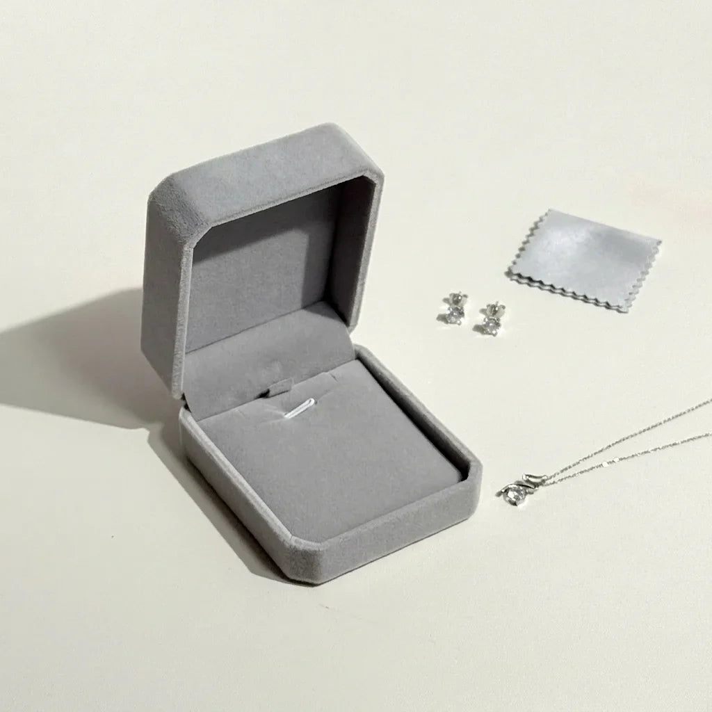 Velvet Necklace Pendant Gift Box – Soft Lined Jewelry Storage Case