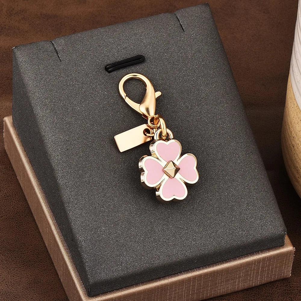 Heart-Shaped Keychain Bag Charm – Gold-Tone Pendant Accessory