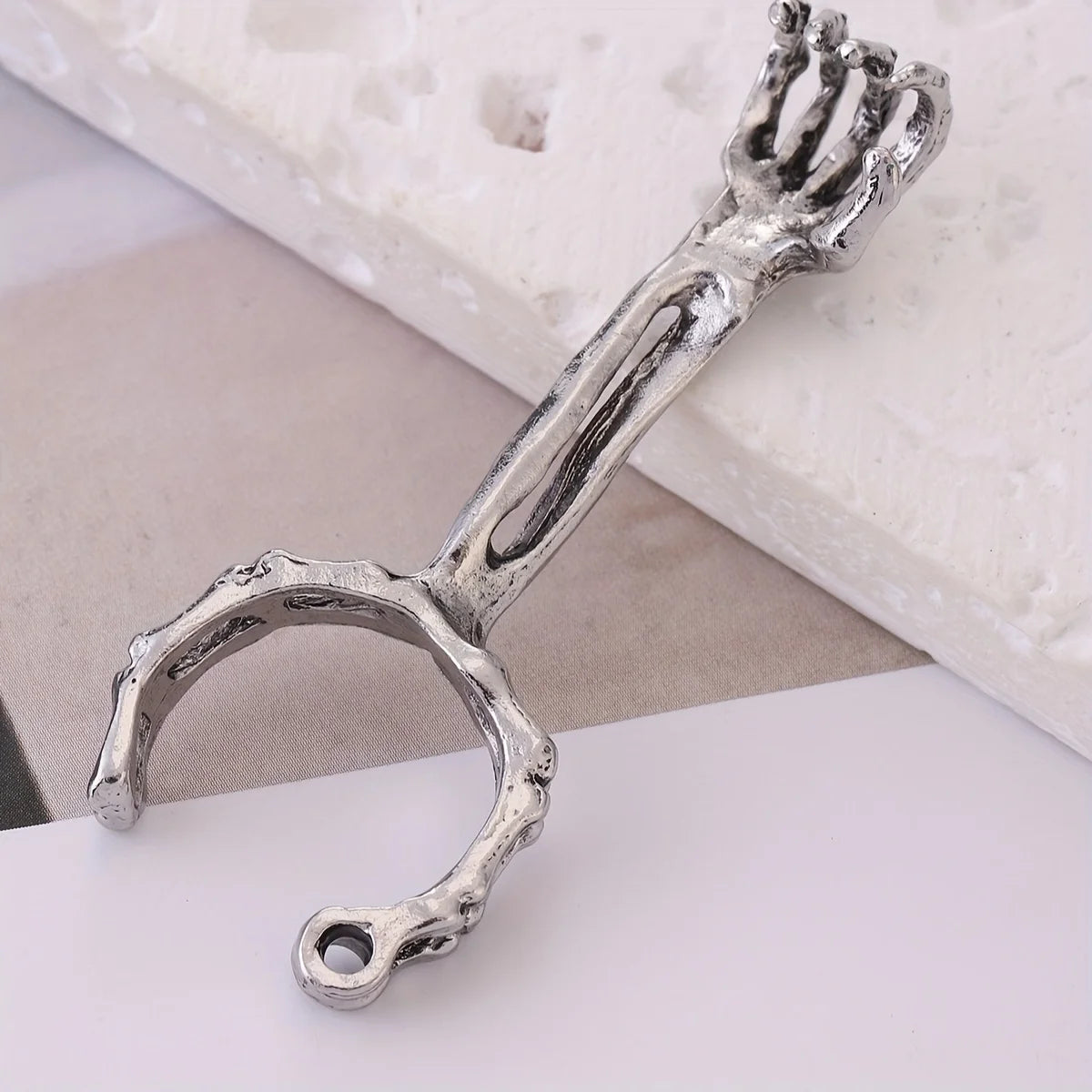 1pcHand bone smoking ring，Skull Pattern Cigarette Holder Ring Peaceful Pleasures Health and Wellness Silver