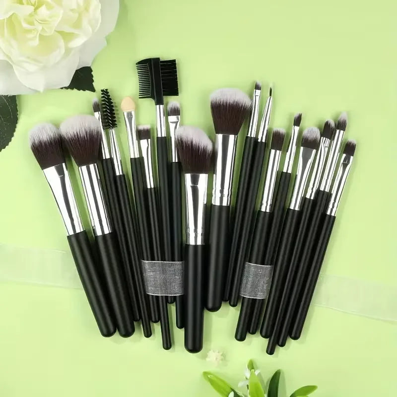 18-Piece Professional Makeup Brush Set | Soft Wood Handle