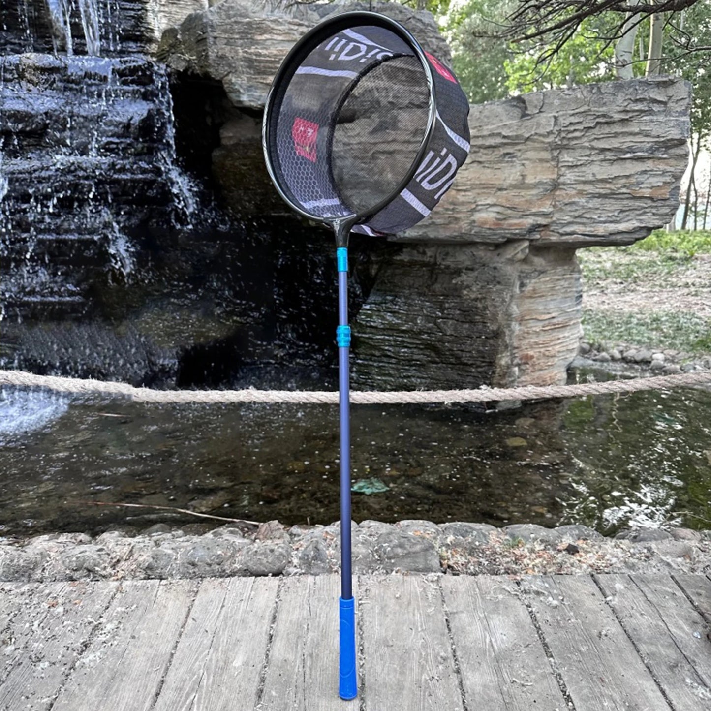 Portable Fishing Landing Net Convenient to Operate Powerful Design Outdoor Tools Suitable for Fishing on Boat River Peaceful Pleasures Health and Wellness Black Blue