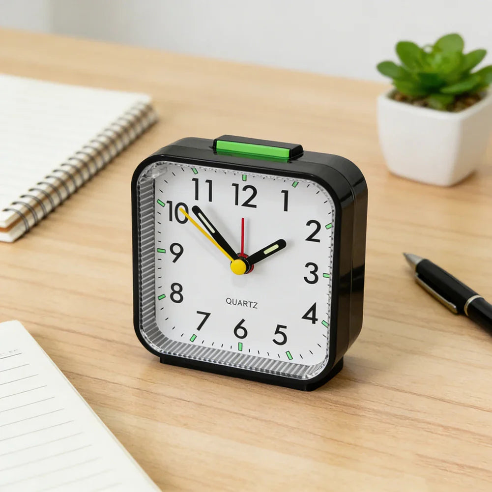 Silent Analogue Bedside Alarm Clock – Glow, Snooze & Travel