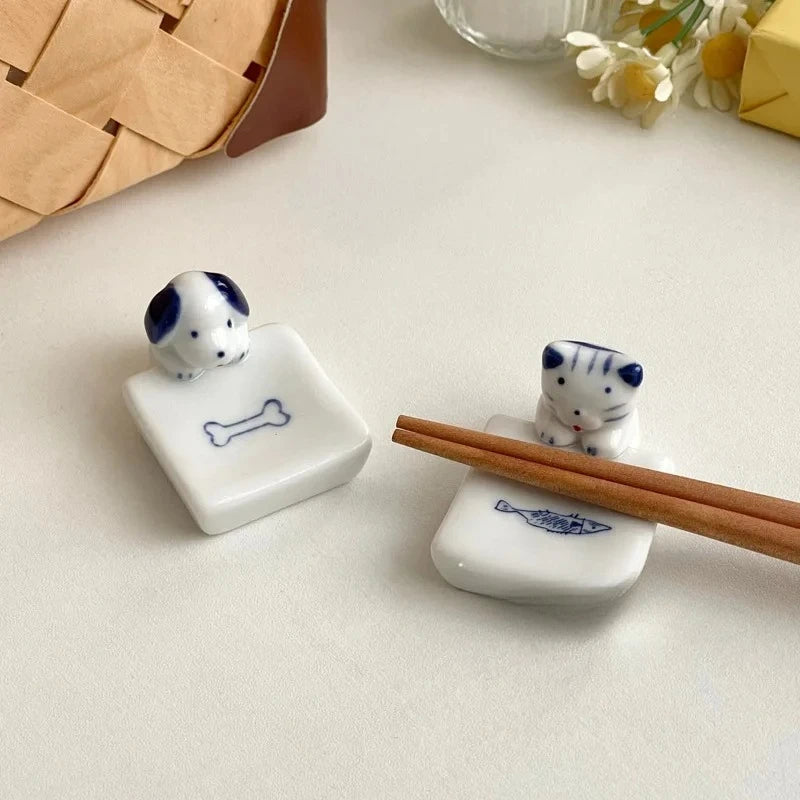 Japanese Cat Dog Chopstick Holder Bone China Chopstick Holder Blue White Hand Painted Dining Table Ornament Chopstick Holder New Peaceful Pleasures Health and Wellness