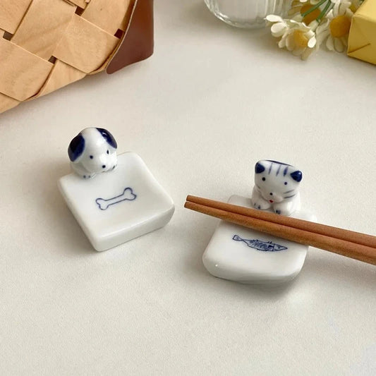 Japanese Cat Dog Chopstick Holder Bone China Chopstick Holder Blue White Hand Painted Dining Table Ornament Chopstick Holder New Peaceful Pleasures Health and Wellness