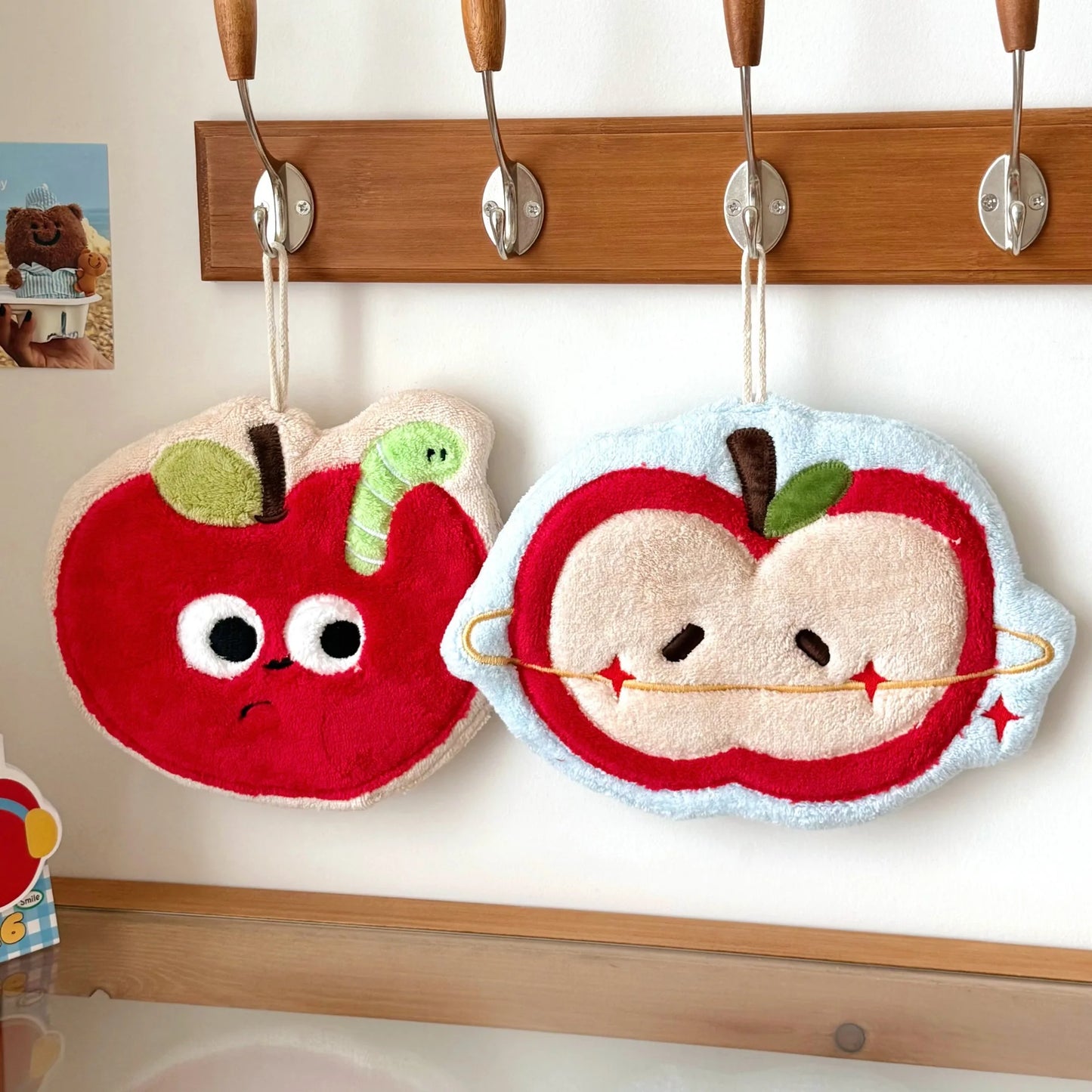 Apple Hand Towel Quick-drying and Water-absorbing Hanging Cute Coral Velvet Towel Thickened Kitchen Bathroom Small Square Towel Peaceful Pleasures Health and Wellness