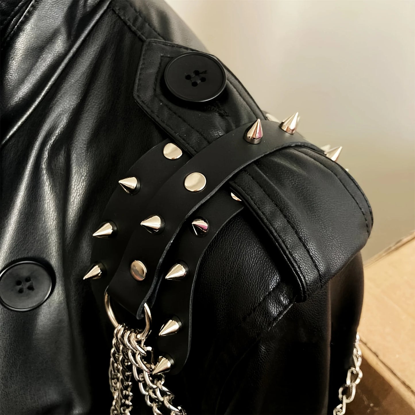 UYEE Unisex Synthetic Leather Shoulder Armor Rivet Details Chain