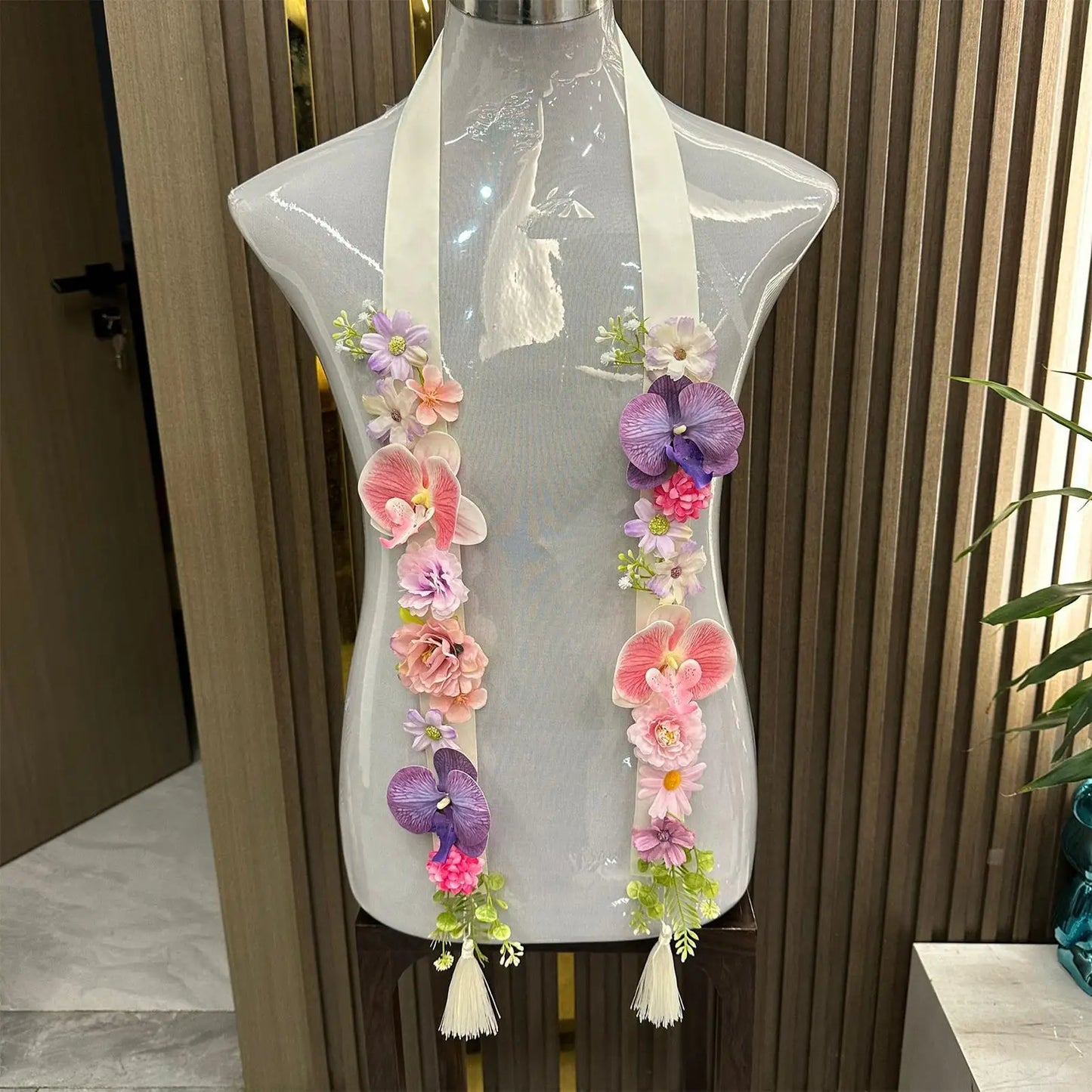 Hawaiian Graduation Lei 2026 – Tropical Satin Flower Garland