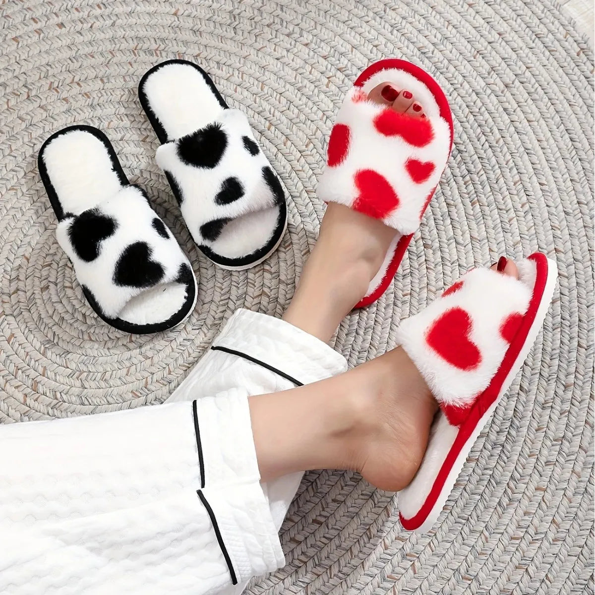 Women's Heart Plush Slippers – Cozy Indoor Slides