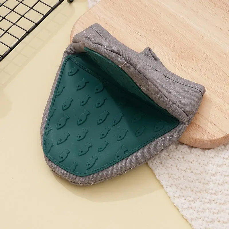 Fish Shaped Silicone Oven Glove – Heat Resistant Kitchen Mitt Silicone Oven Mitt Peaceful Pleasures Health and Wellness A4