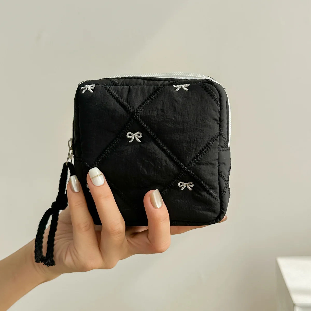 Quilted Bow Cosmetic Bag – Large Capacity Travel Toiletry Pouch