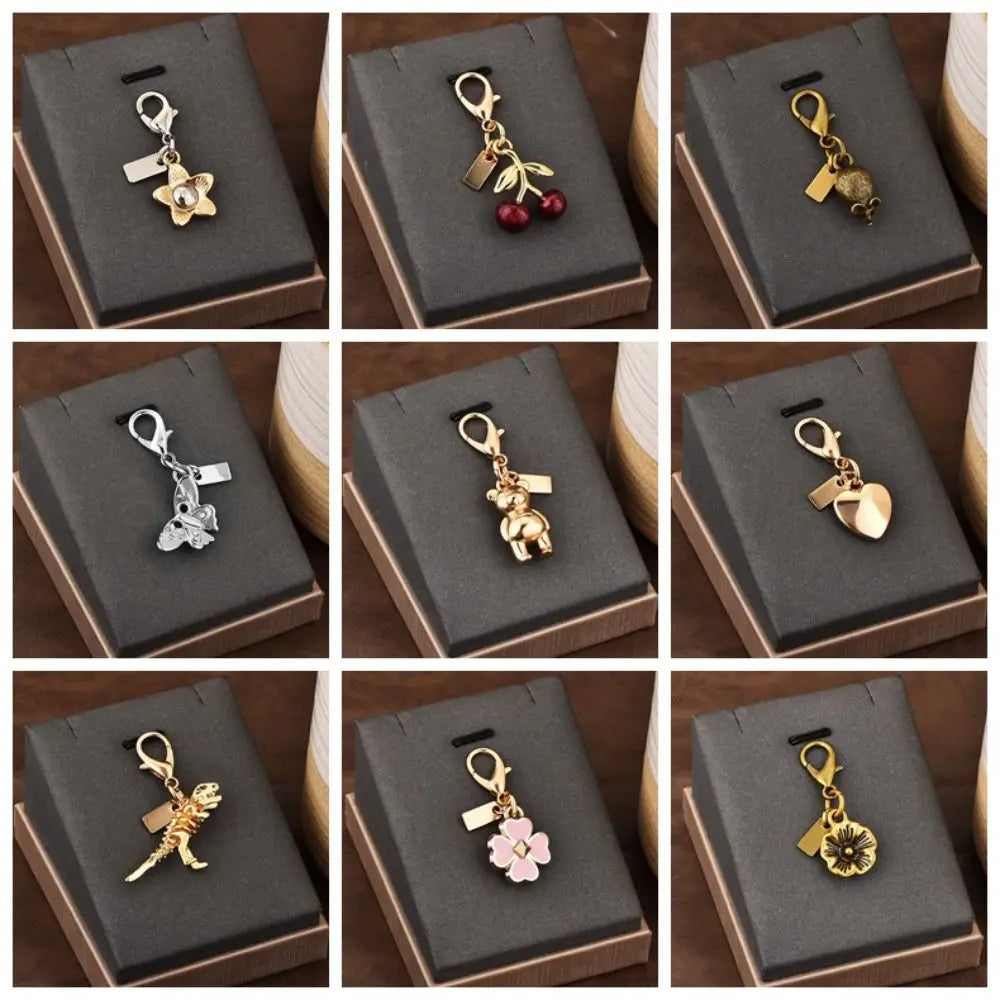 Heart-Shaped Keychain Bag Charm – Gold-Tone Pendant Accessory