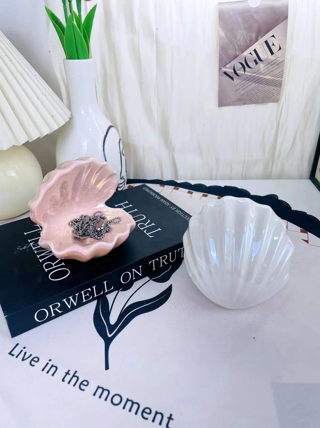 Pearl Shell Night Light – Ceramic Desk Lamp for Bedroom Decor