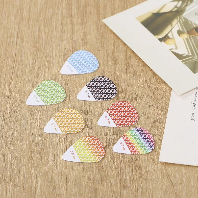 Heart Shape Guitar Picks Five Thicknesses Anti Slip Grid Design ABS