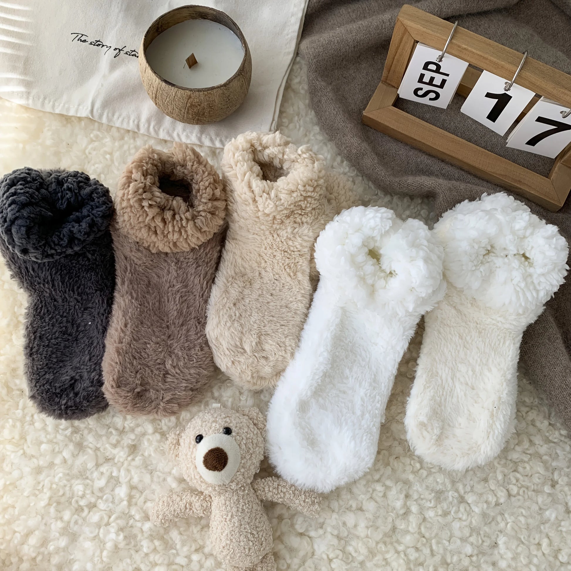 New Winter Coral Velvet Bag and Women Socks Plush Warm Indoor Floor Socks Lamb Velvet Plus Thick Home Sock Fashionable Versatile Peaceful Pleasures Health and Wellness