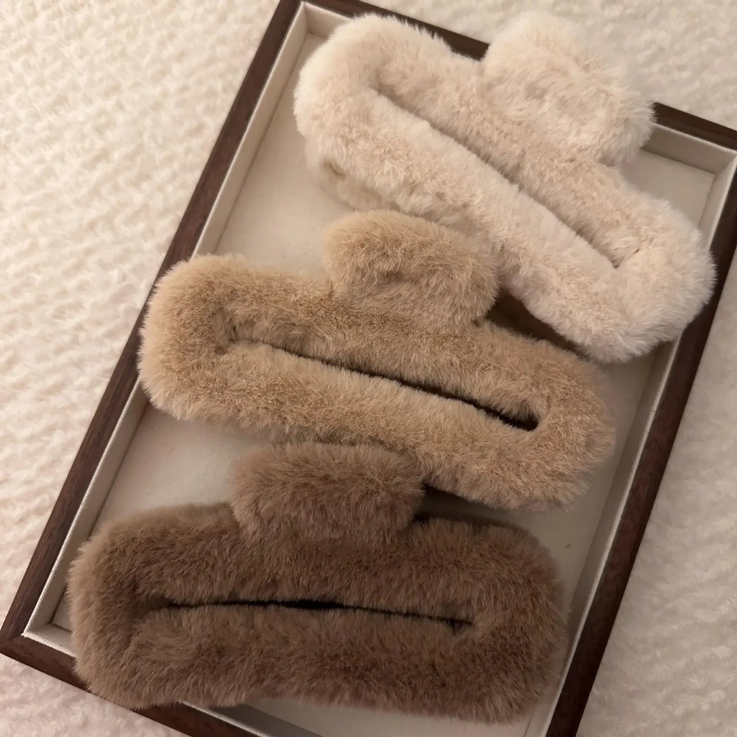 Fashion Plush Scratch Clip with High End Feel Large Autumn and Winter Hair Clip Shark Hair Clips Headband Cute Furry Hair Clips Peaceful Pleasures Health and Wellness