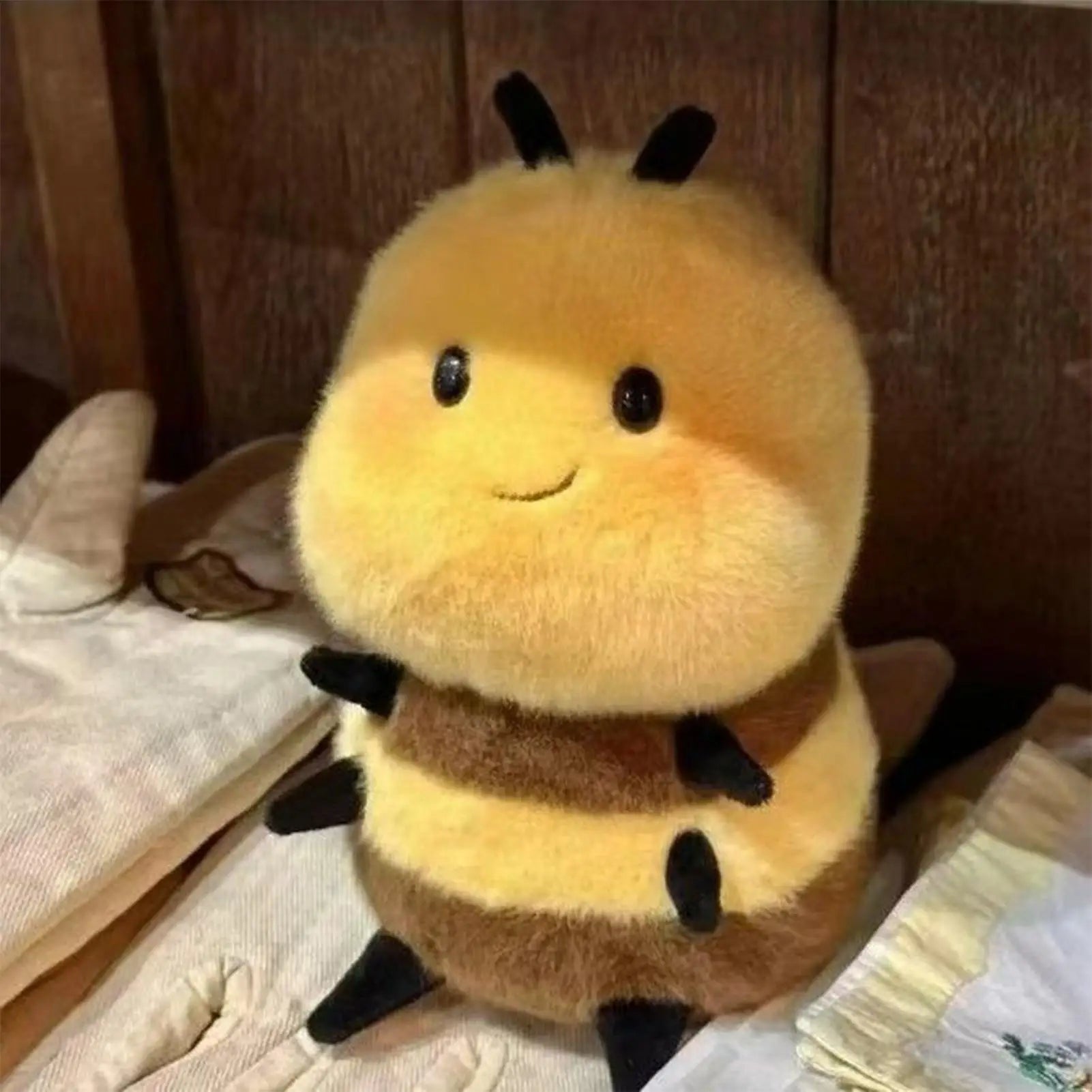 20CM 1PC Chubby Smiling Bee Plush Doll Realistic Collectible Figure Children Bedroom Nursery Sofa Car Baby Shower Birthday Gift Peaceful Pleasures Health and Wellness