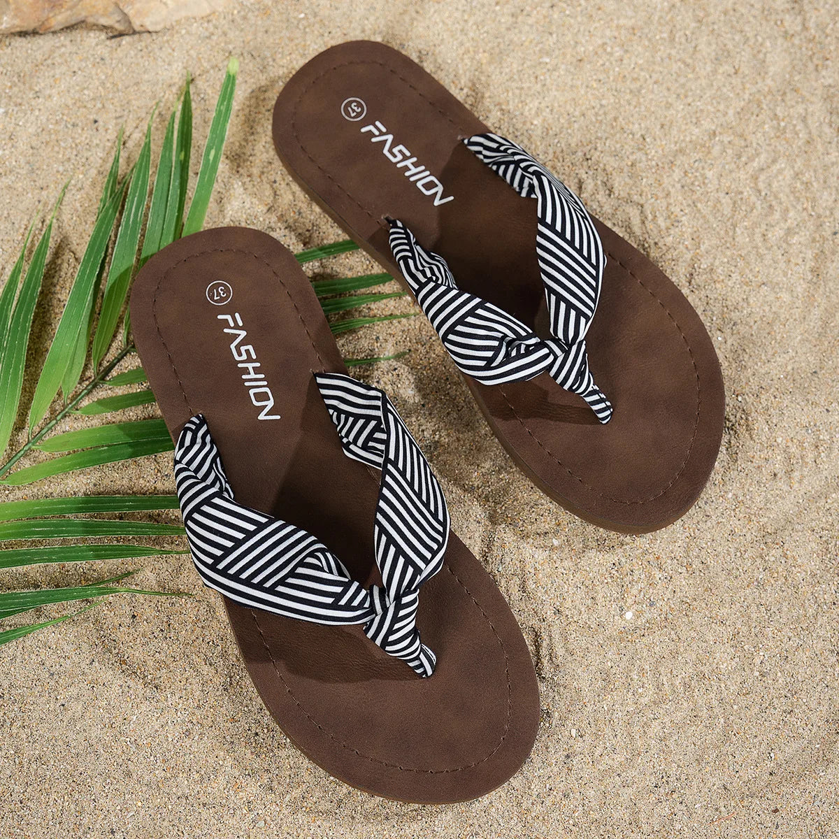 Women's Leopard Flip Flops – Lightweight Non-Slip Beach Slides