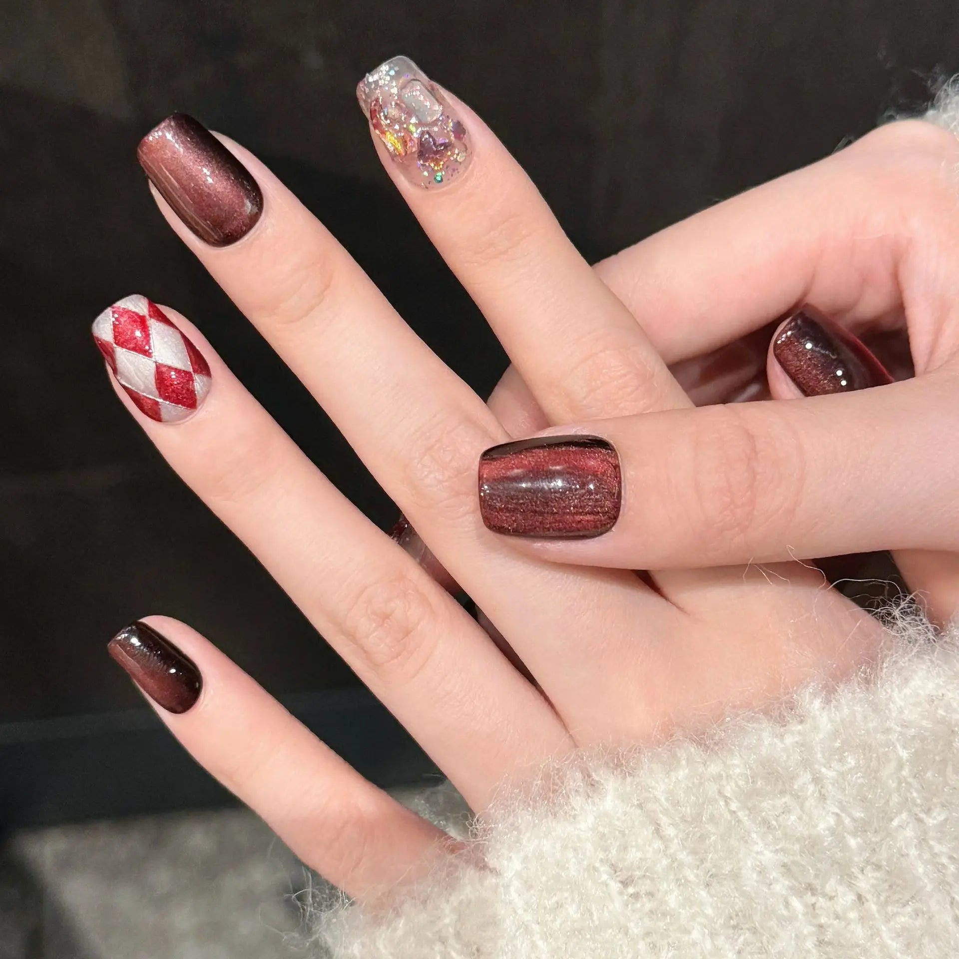 Handmade Press on Nails Red Cat Eyes Sequins Fake Nails Full Cover Wearable Hand-painted Grid Pattern Short False Nail Patches Peaceful Pleasures Health and Wellness