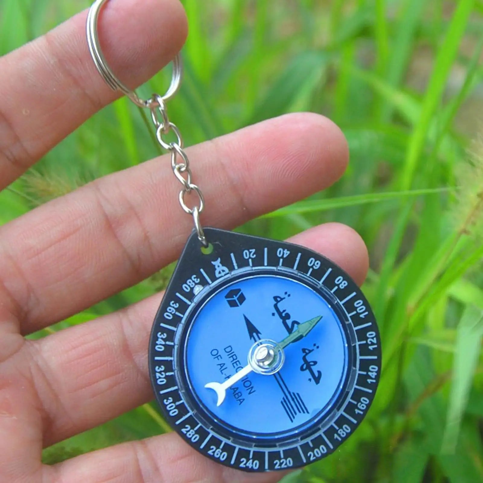 Multi-Functional Travel Compass Keychain with Qibla Direction for Prayer, Outdoor Adventure Tool for Mountaineering Backpacking Peaceful Pleasures Health and Wellness
