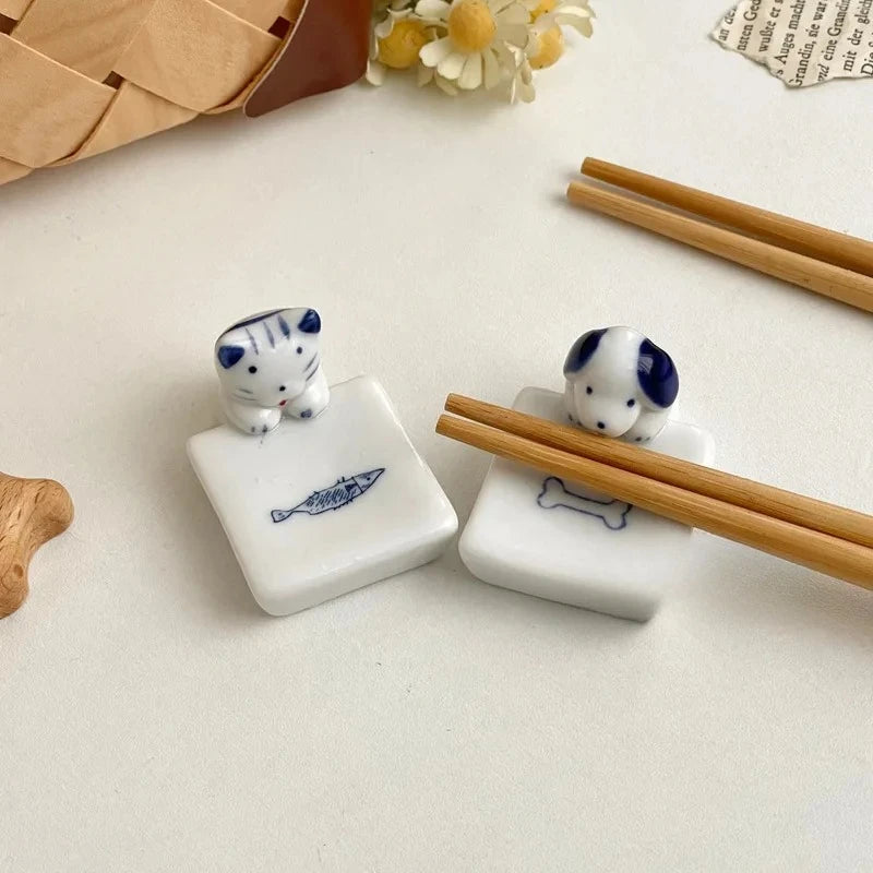 Japanese Cat Dog Chopstick Holder Bone China Chopstick Holder Blue White Hand Painted Dining Table Ornament Chopstick Holder New Peaceful Pleasures Health and Wellness