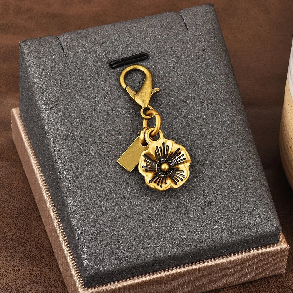 Heart-Shaped Keychain Bag Charm – Gold-Tone Pendant Accessory