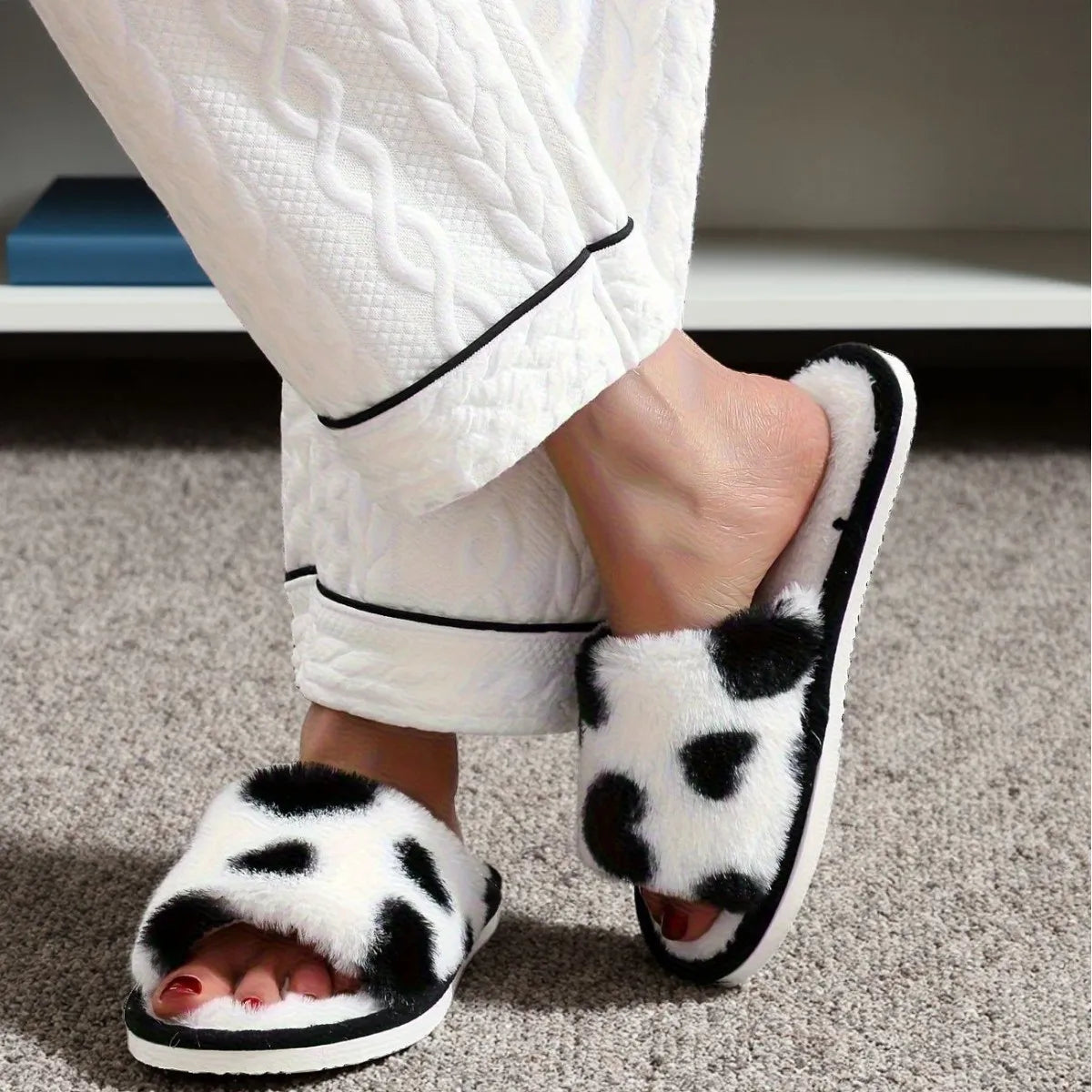 Women's Heart Plush Slippers – Cozy Indoor Slides