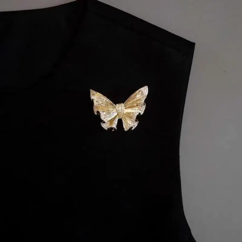 French Retro Gold Butterfly Jasmine Brooch – Unisex Elegant Pin