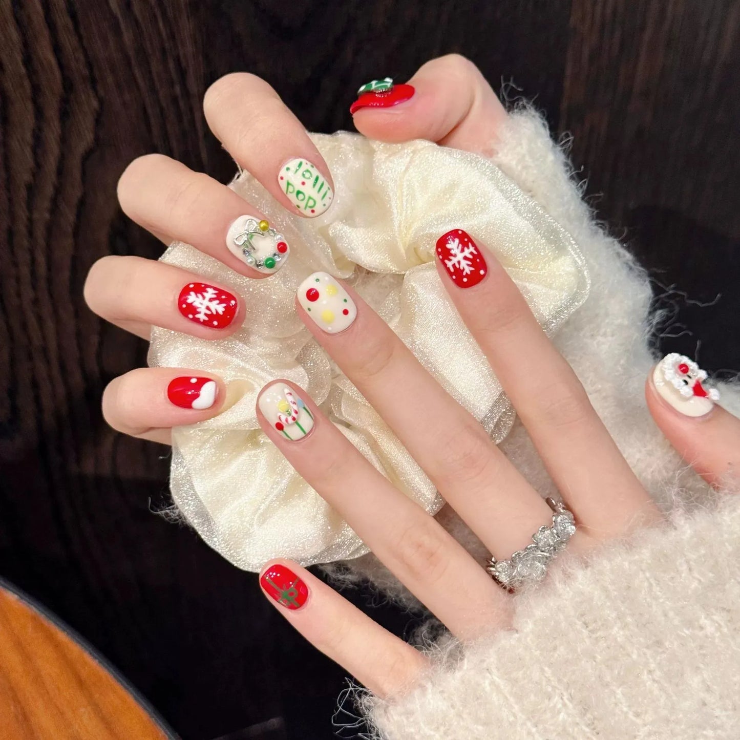 Christmas Press On Nails | Snowflake Wreath Short False Nails 10PCS